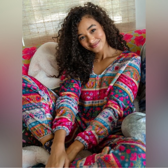 NATURAL LIFE Other - NWT Natural Life Fleece Onesie Pajamas Magenta Border Print XS